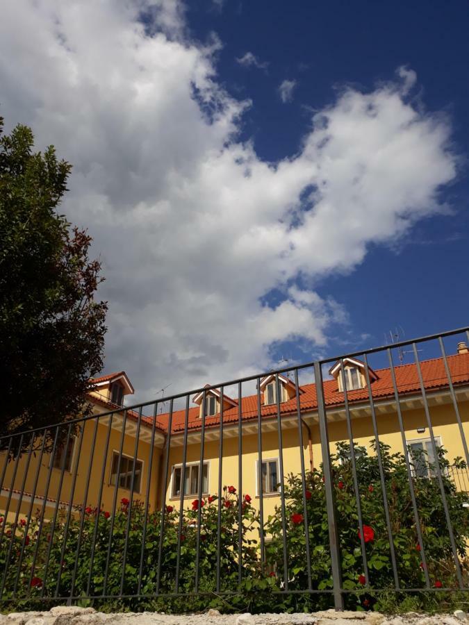 Villa Immersa Nel Verde LʼAquila Exterior foto